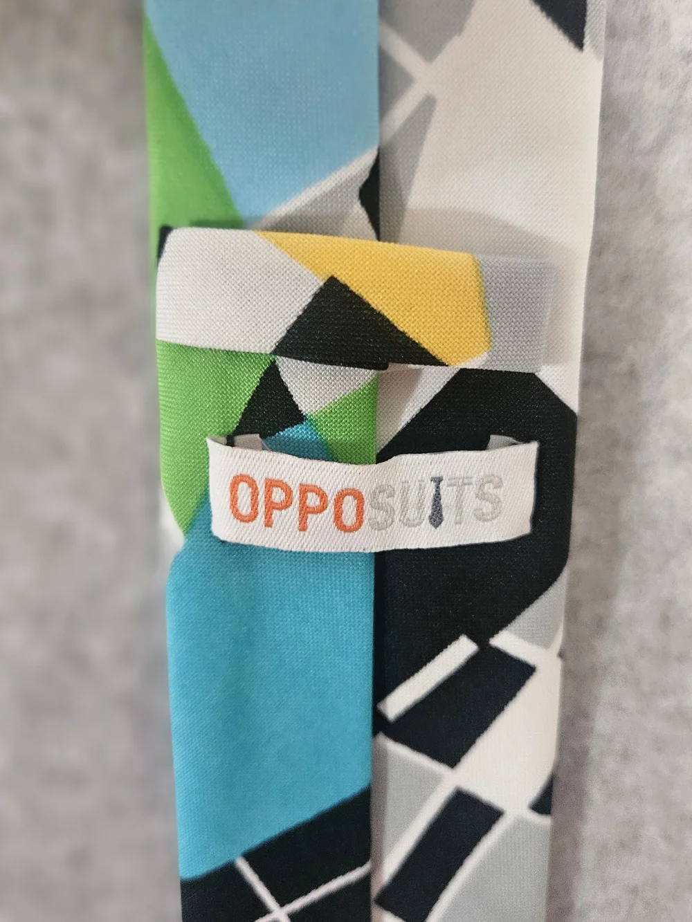 Men's OPPOSUITS 3Pc Suit Set, Blazer Pants And Tie Size 42